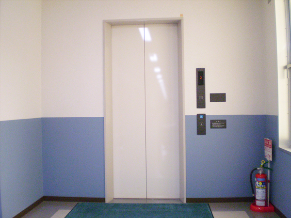 身障者対応エレベーターの写真