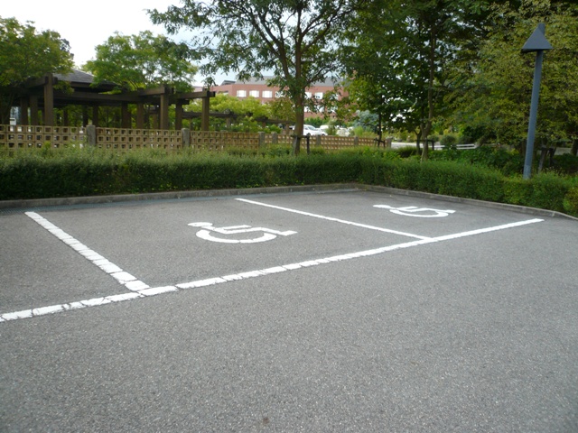 車椅子専用駐車場の写真